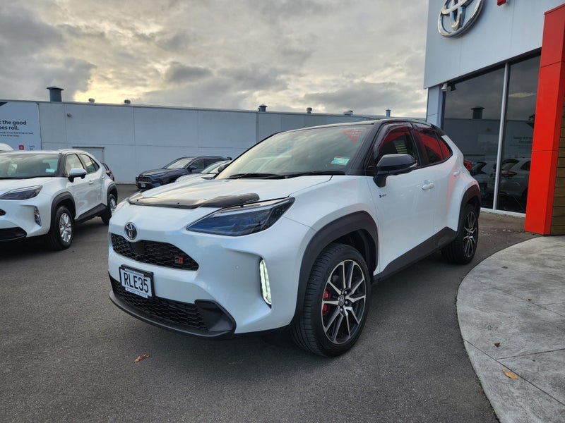 2025 Toyota Yaris Cross GR Sport 1.5P Hybrid FW... image 3