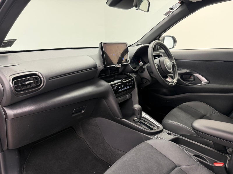 2025 Toyota Yaris Cross GR Sport Hybrid image 4