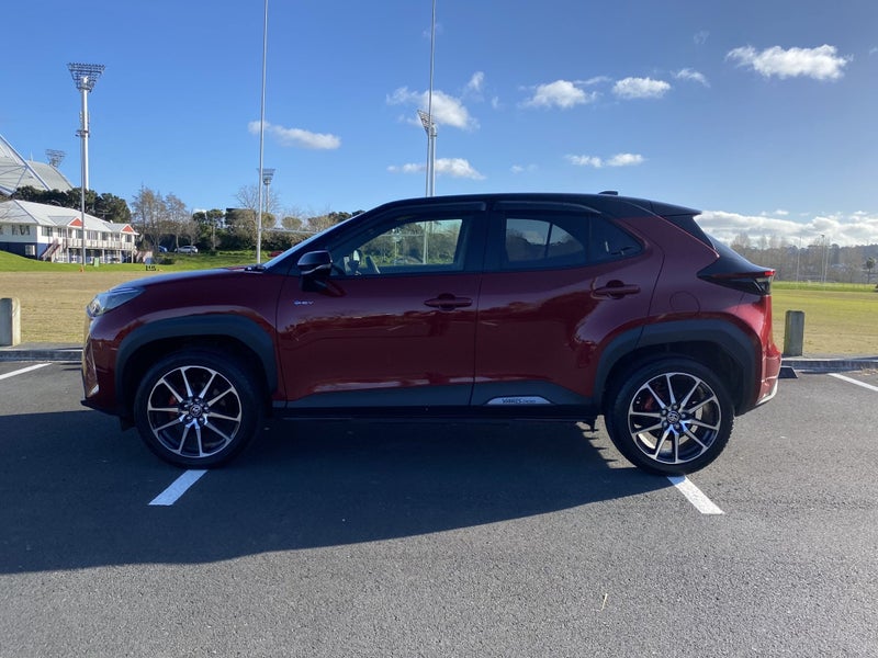 2025 Toyota Yaris Cross GR Sport SUV FWD 1.5L P... image 4