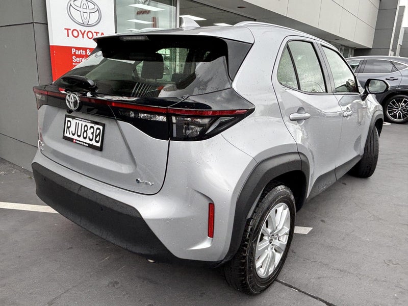 2025 Toyota Yaris Cross GX 1.5 HYBRID ECONOMICA... image 3