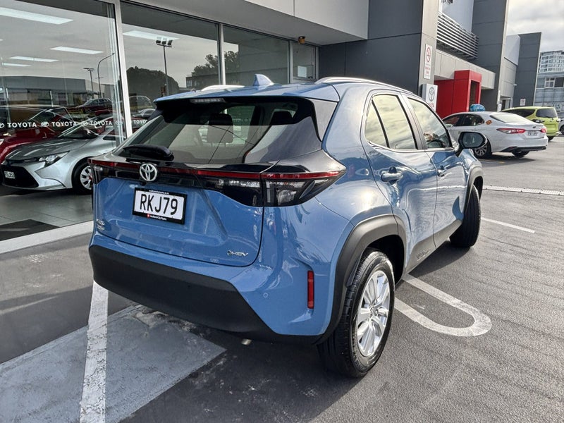 2025 Toyota Yaris Cross GX 1.5 HYBRID ECONOMICA... image 3