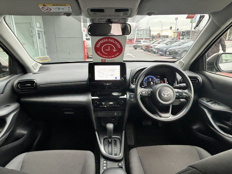 2025 Toyota Yaris Cross GX 1.5 HYBRID ECONOMICA... image 2
