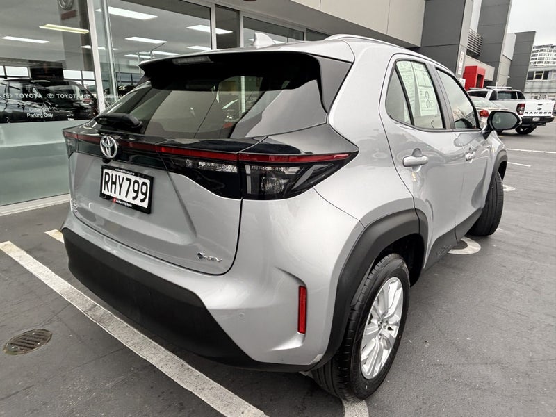 2025 Toyota Yaris Cross GX 1.5 HYBRID ECONOMICA... image 3
