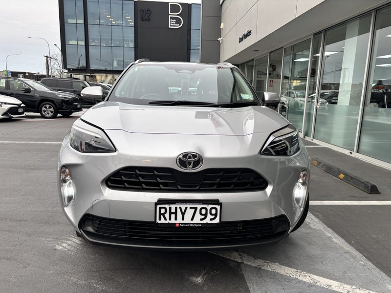 2025 Toyota Yaris Cross GX 1.5 HYBRID ECONOMICA... image 4
