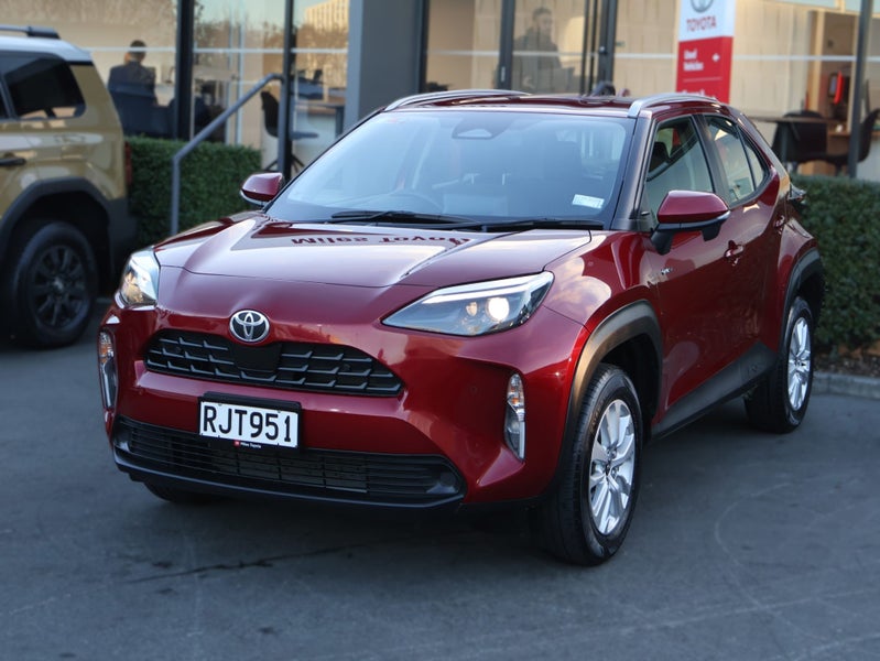2025 Toyota Yaris Cross GX 1.5 Hybrid FWD SUV image 3