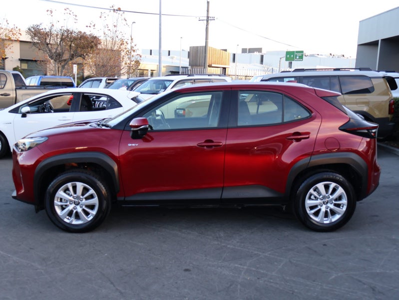2025 Toyota Yaris Cross GX 1.5 Hybrid FWD SUV image 4