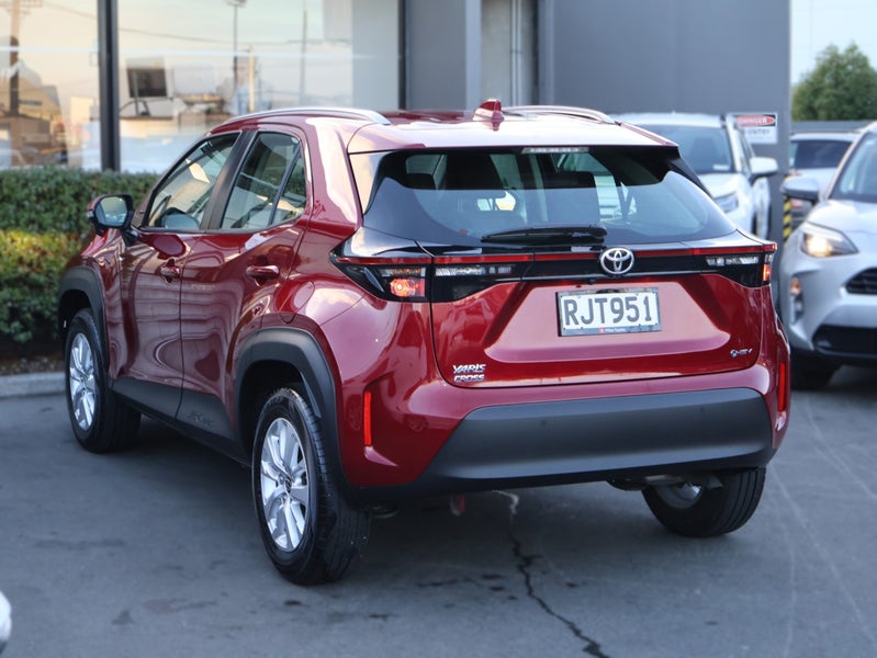 2025 Toyota Yaris Cross GX 1.5 Hybrid FWD SUV image 5