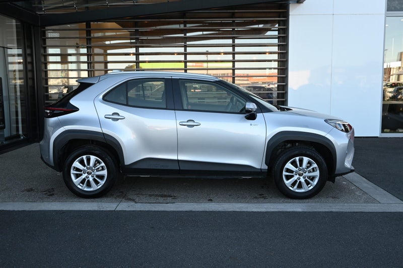 2025 Toyota Yaris Cross GX 1.5 Petrol Hybrid FW... image 5