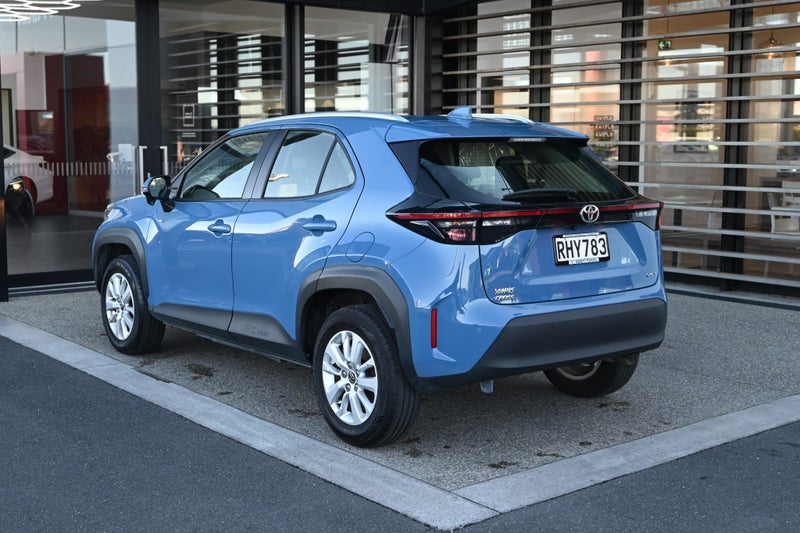2025 Toyota Yaris Cross GX 1.5 Petrol Hybrid FW... image 2