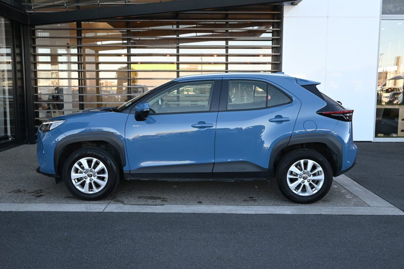 2025 Toyota Yaris Cross GX 1.5 Petrol Hybrid FW... image 3