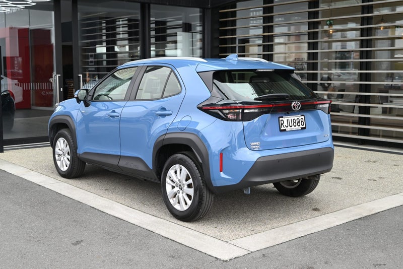 2025 Toyota Yaris Cross GX 1.5 Petrol Hybrid FW... image 2