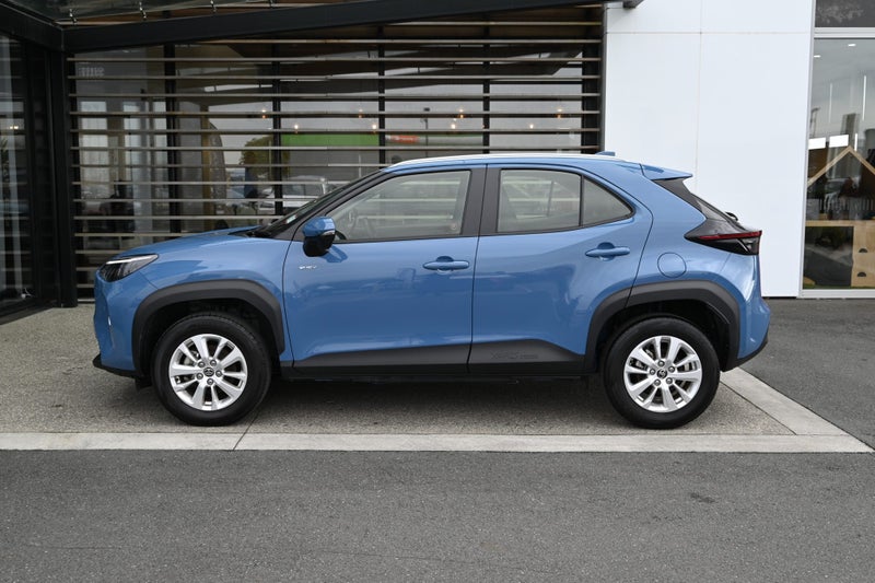2025 Toyota Yaris Cross GX 1.5 Petrol Hybrid FW... image 3