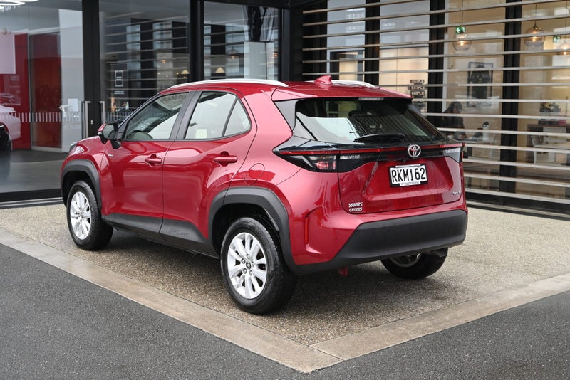 2025 Toyota Yaris Cross GX 1.5 Petrol Hybrid FW... image 2