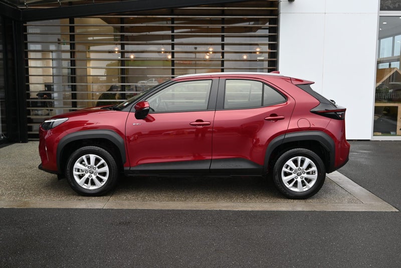2025 Toyota Yaris Cross GX 1.5 Petrol Hybrid FW... image 3