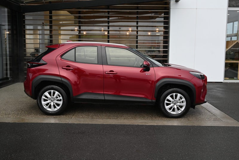 2025 Toyota Yaris Cross GX 1.5 Petrol Hybrid FW... image 5