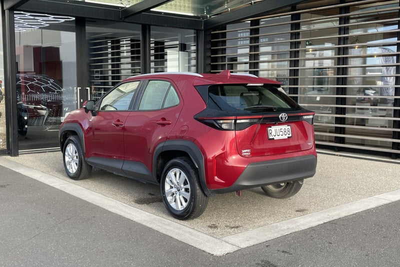 2025 Toyota Yaris Cross GX 1.5 Petrol Hybrid FW... image 2
