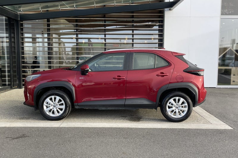 2025 Toyota Yaris Cross GX 1.5 Petrol Hybrid FW... image 3