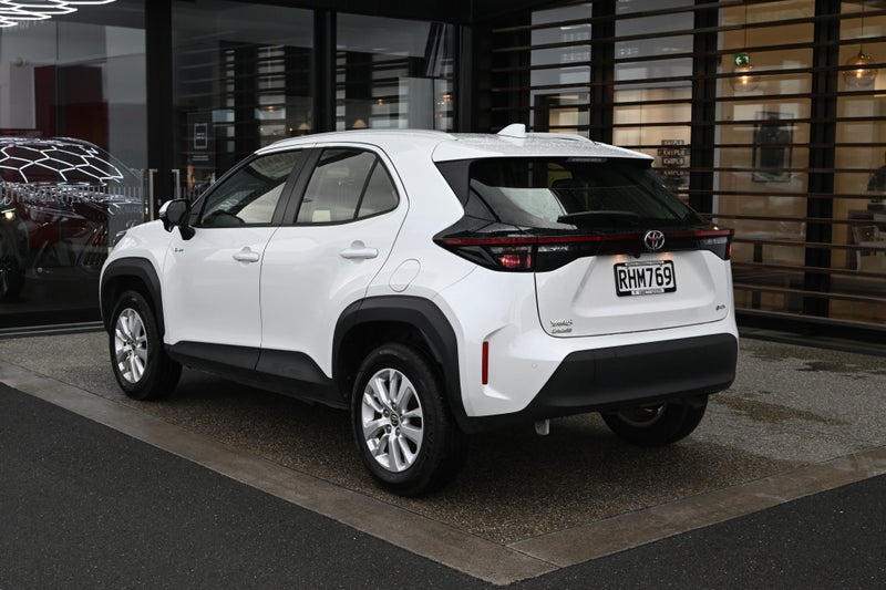 2025 Toyota Yaris Cross GX 1.5 Petrol Hybrid FW... image 2