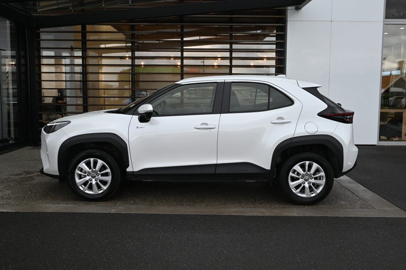 2025 Toyota Yaris Cross GX 1.5 Petrol Hybrid FW... image 3