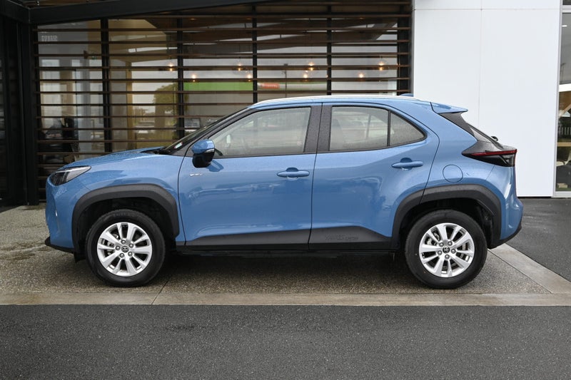 2025 Toyota Yaris Cross GX 1.5 Petrol Hybrid FW... image 3