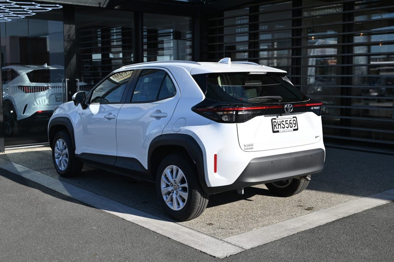 2025 Toyota Yaris Cross GX 1.5 Petrol Hybrid FW... image 2