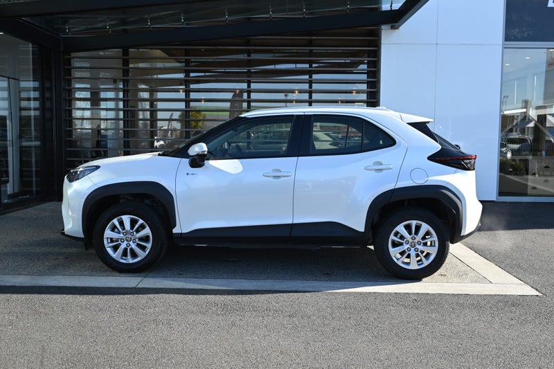 2025 Toyota Yaris Cross GX 1.5 Petrol Hybrid FW... image 3