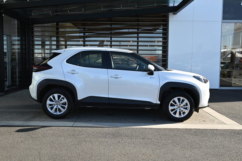 2025 Toyota Yaris Cross GX 1.5 Petrol Hybrid FW... image 5