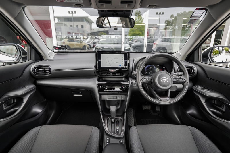 2025 Toyota Yaris Cross GX 1.5 Petrol Hybrid SU... image 2