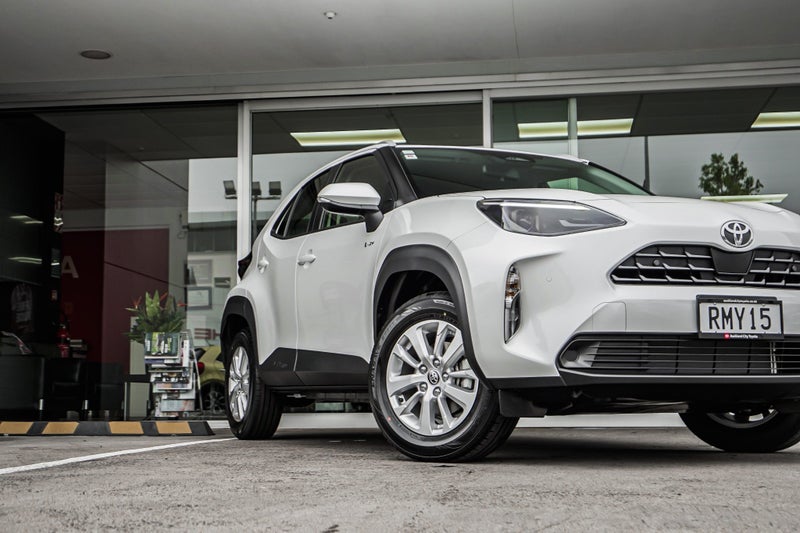 2025 Toyota Yaris Cross GX 1.5 Petrol Hybrid SU... image 4