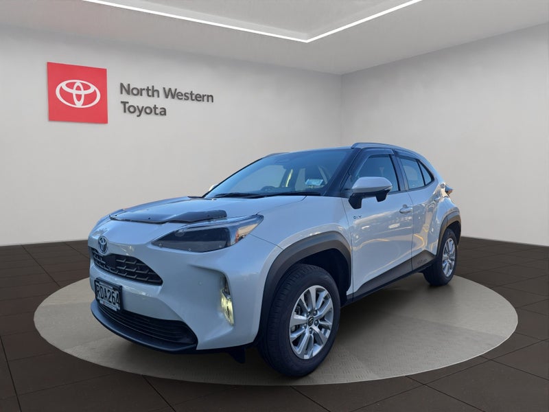 2025 Toyota Yaris Cross GX 1.5L Hybrid 2WD SUV image 3