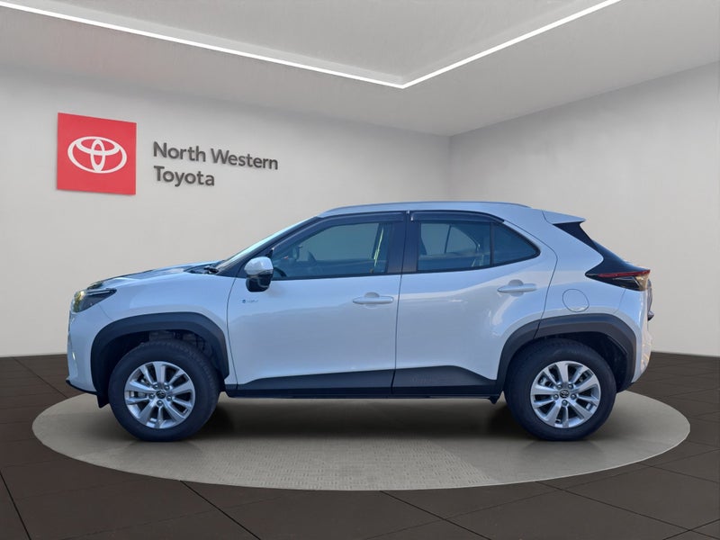 2025 Toyota Yaris Cross GX 1.5L Hybrid 2WD SUV image 4