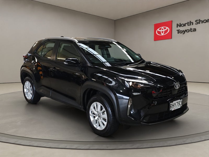 2025 Toyota Yaris Cross GX 1.5L Hybrid FWD SUV image 2