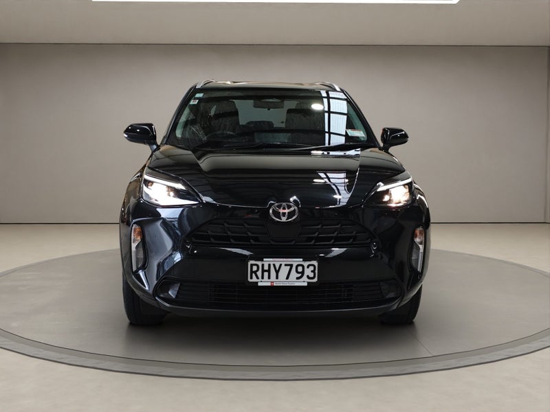 2025 Toyota Yaris Cross GX 1.5L Hybrid FWD SUV image 3