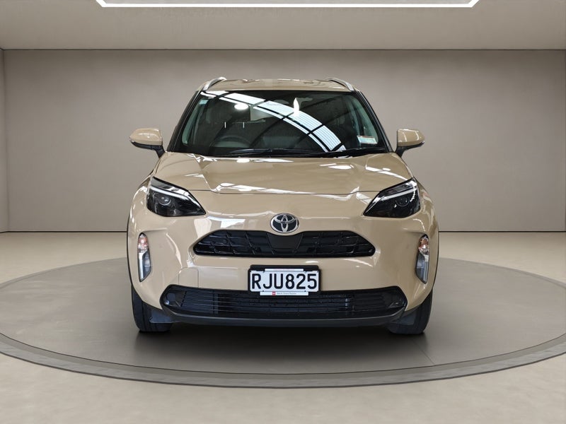 2025 Toyota Yaris Cross GX 1.5L Hybrid FWD SUV image 2