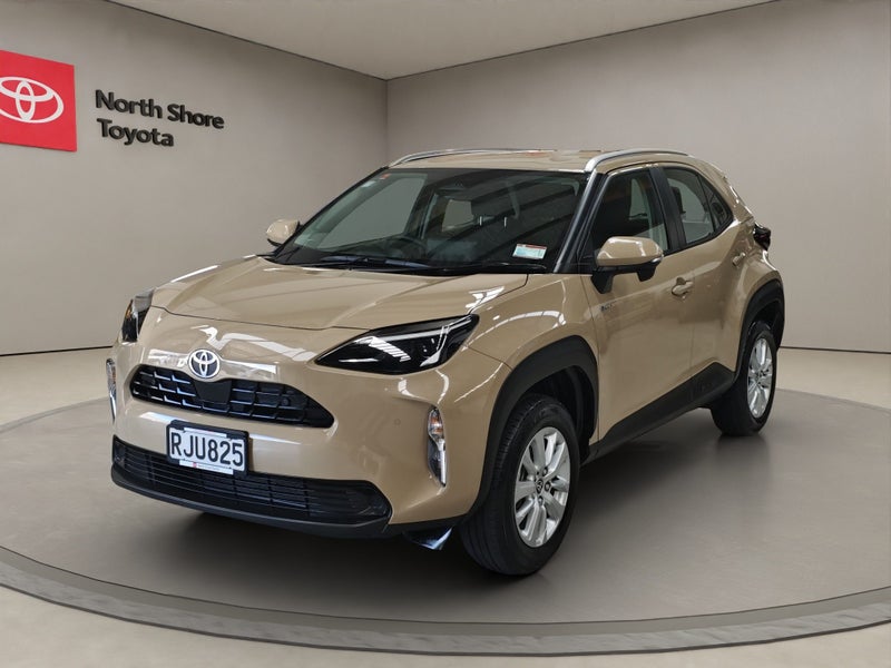 2025 Toyota Yaris Cross GX 1.5L Hybrid FWD SUV image 3