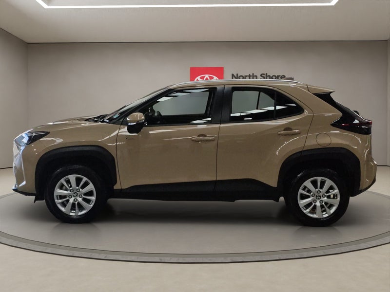 2025 Toyota Yaris Cross GX 1.5L Hybrid FWD SUV image 4