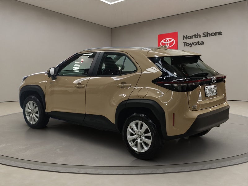 2025 Toyota Yaris Cross GX 1.5L Hybrid FWD SUV image 5