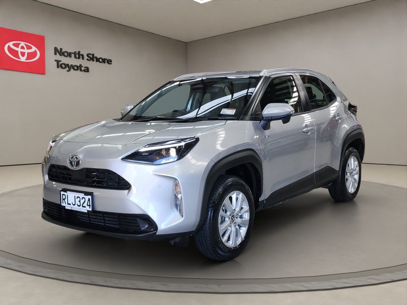 2025 Toyota Yaris Cross GX 1.5L Hybrid FWD SUV image 3