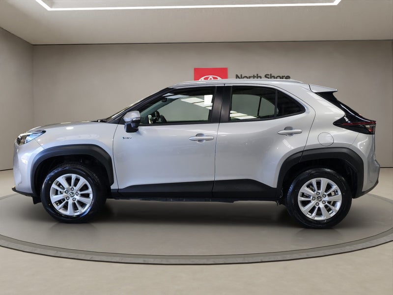 2025 Toyota Yaris Cross GX 1.5L Hybrid FWD SUV image 4