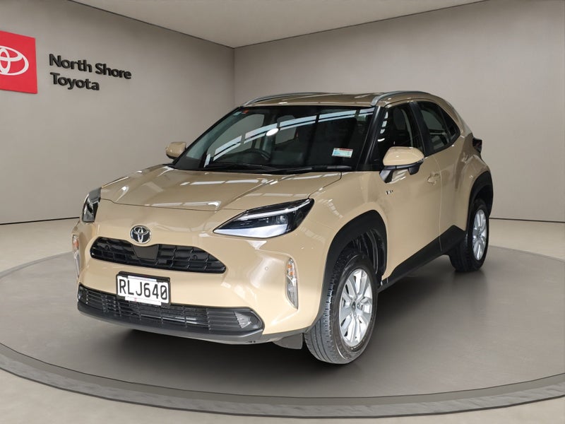 2025 Toyota Yaris Cross GX 1.5L Hybrid FWD SUV image 3
