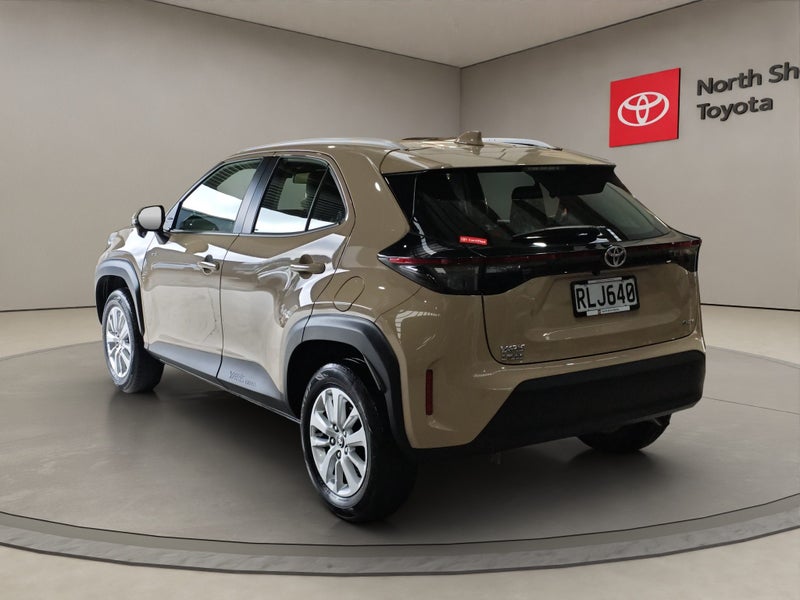 2025 Toyota Yaris Cross GX 1.5L Hybrid FWD SUV image 5