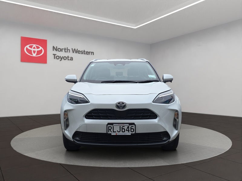 2025 Toyota Yaris Cross GX 1.5L Hybrid FWD SUV image 2
