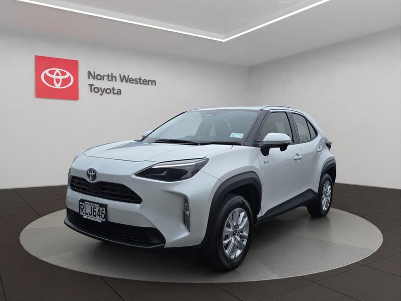 2025 Toyota Yaris Cross GX 1.5L Hybrid FWD SUV image 3