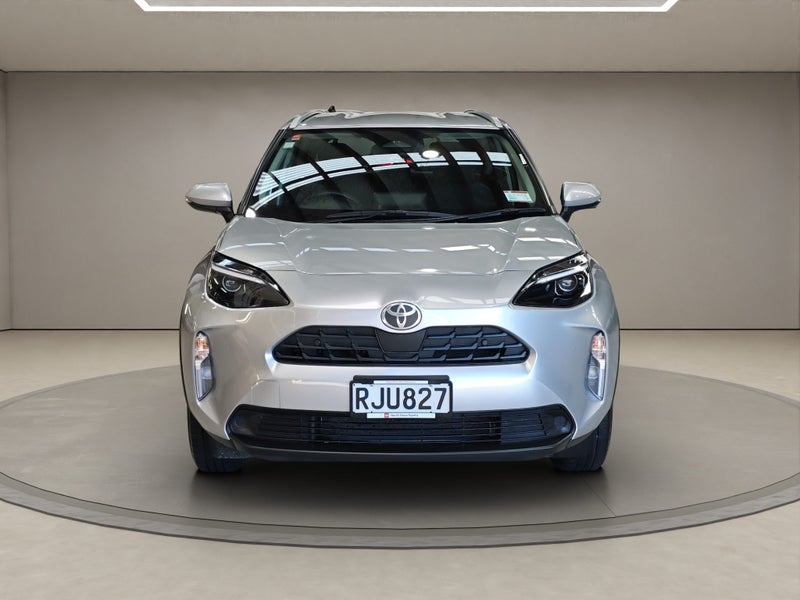 2025 Toyota Yaris Cross GX 1.5L Hybrid FWD SUV image 2
