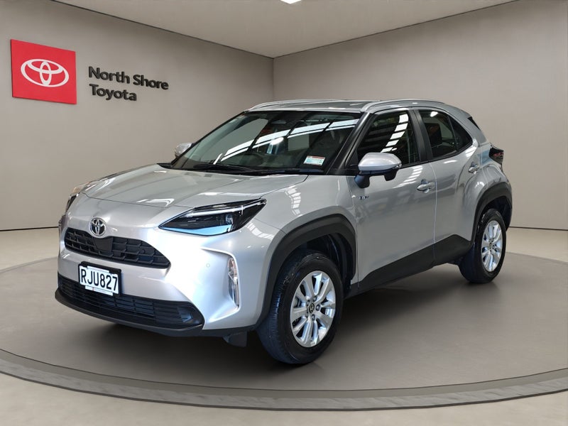 2025 Toyota Yaris Cross GX 1.5L Hybrid FWD SUV image 3