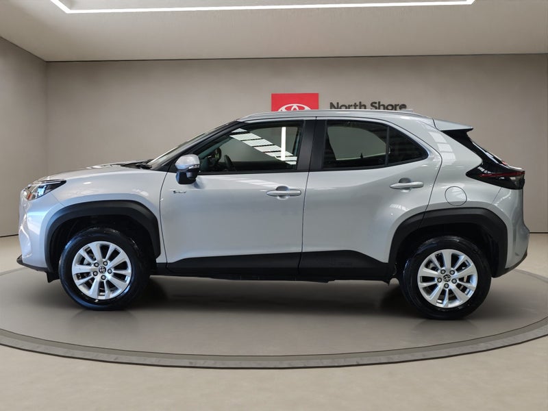2025 Toyota Yaris Cross GX 1.5L Hybrid FWD SUV image 4