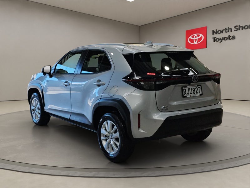 2025 Toyota Yaris Cross GX 1.5L Hybrid FWD SUV image 5