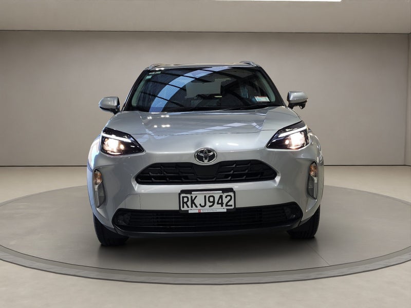 2025 Toyota Yaris Cross GX 1.5L Hybrid FWD SUV image 2