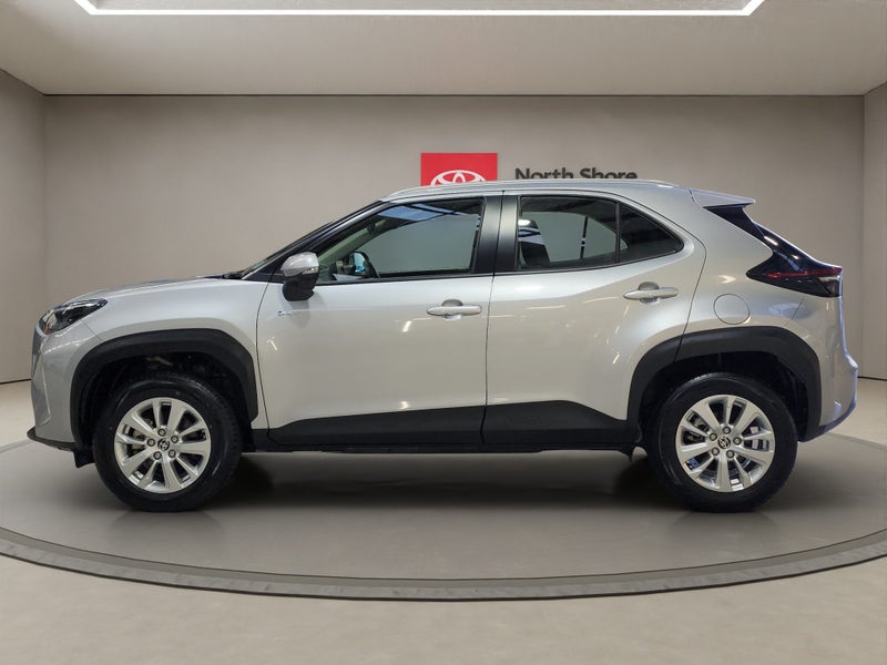 2025 Toyota Yaris Cross GX 1.5L Hybrid FWD SUV image 4