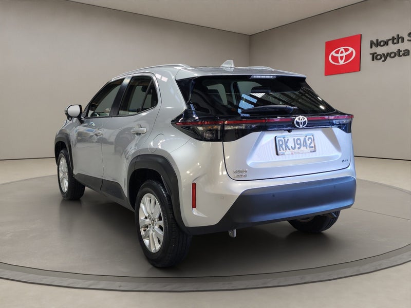 2025 Toyota Yaris Cross GX 1.5L Hybrid FWD SUV image 5